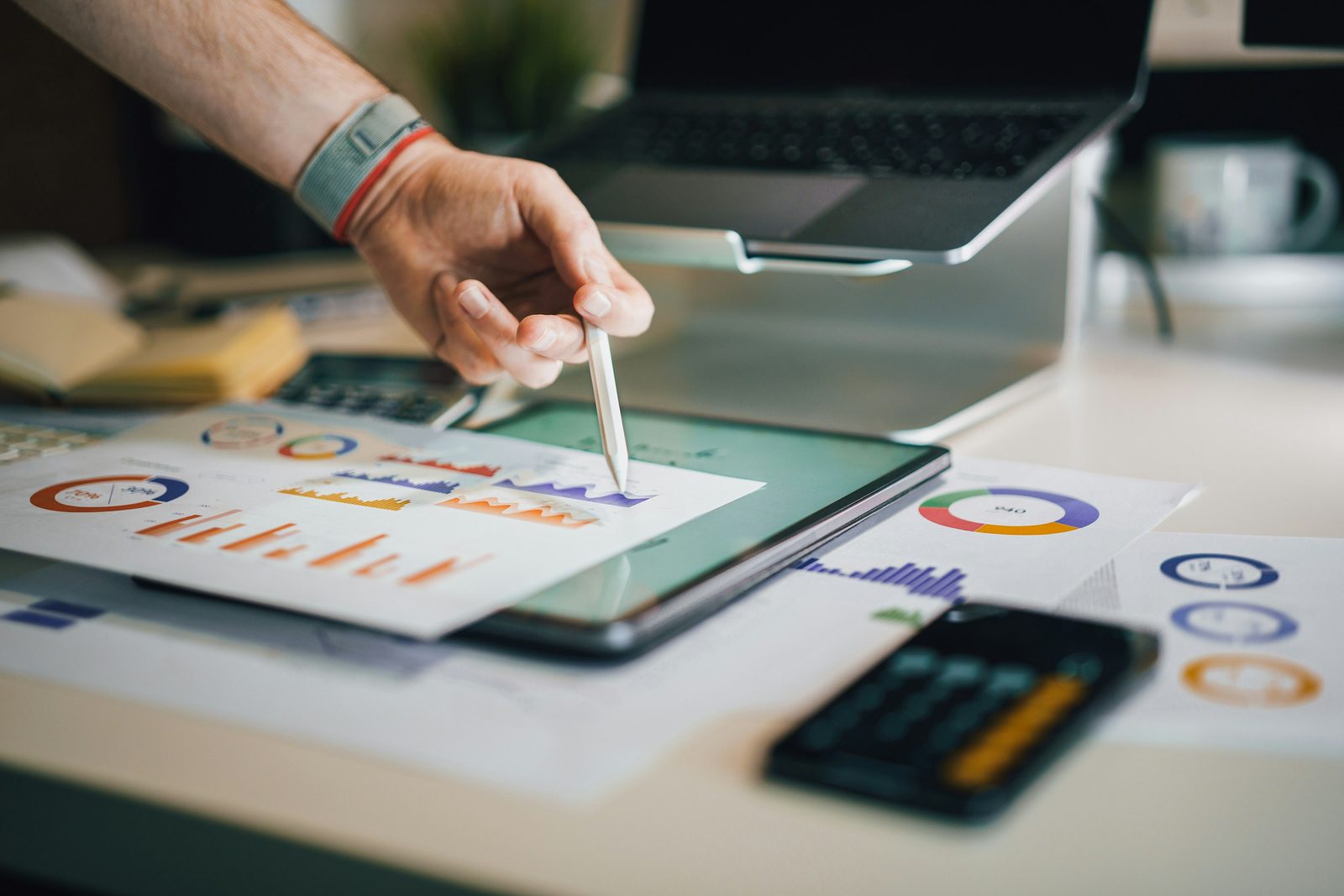 Analysing financial performance data